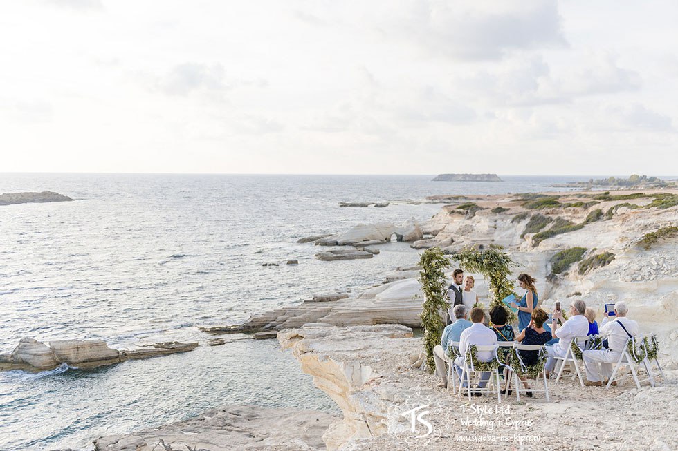 Свадьба на Кипре на белых скалах