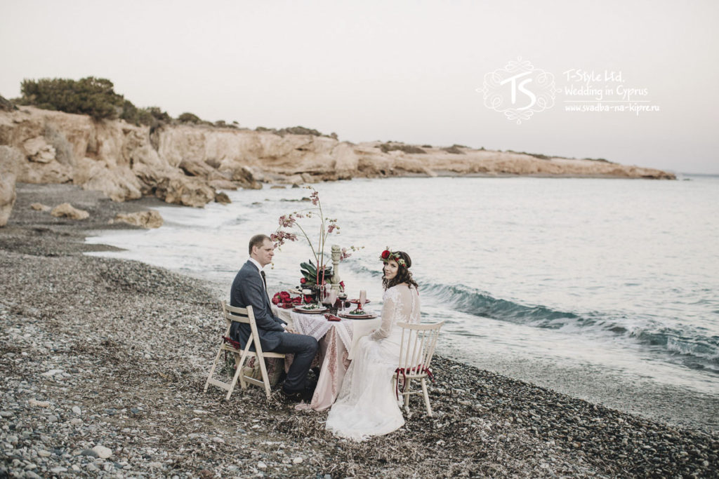 Свадебный ужин на берегу моря на Кипре