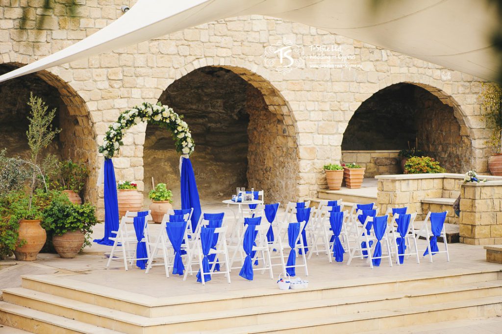 Общий вид места для свадебной церемонии в муниципалитете Кипра