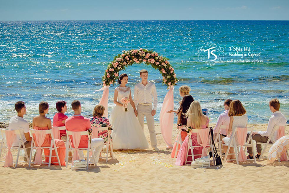 Церемония на пляже на Кипре