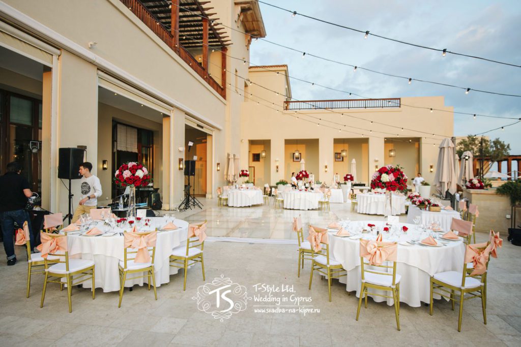 Декор террасы для свадебного ужина на Кипре