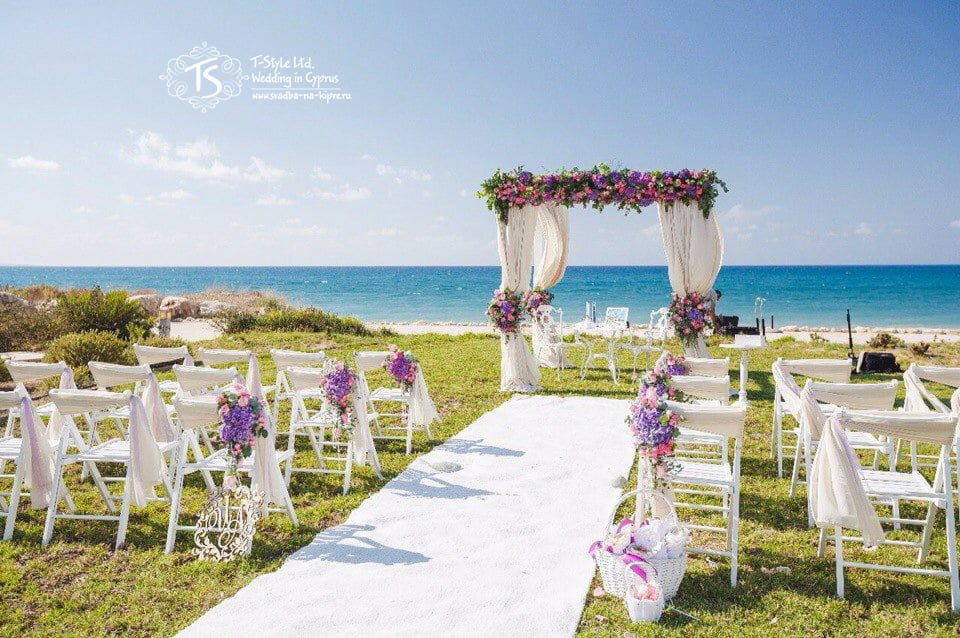 Фиолетовая свадьба на Кипре