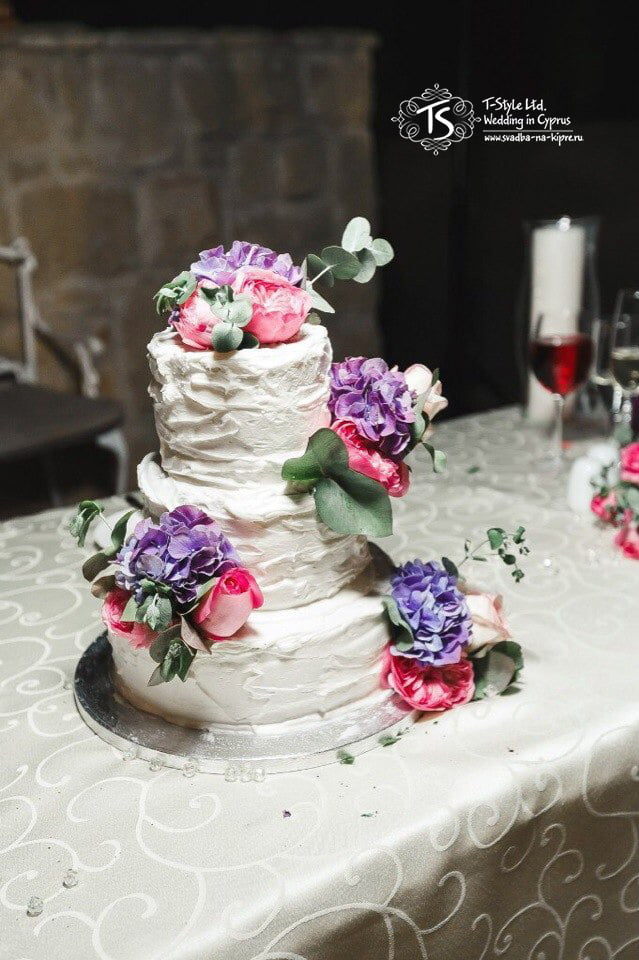 Торт для фиолетовой свадьбы