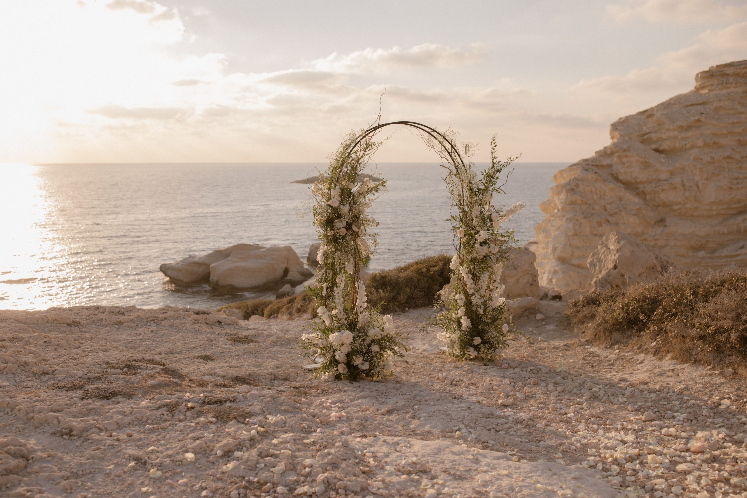 Свадьба на Кипре. Белые Скалы, Пафос. Wedding in Cyprus. T-Style Wedding. Paphos, white rocks. Организация свадьбы 2022. Символическая церемония.