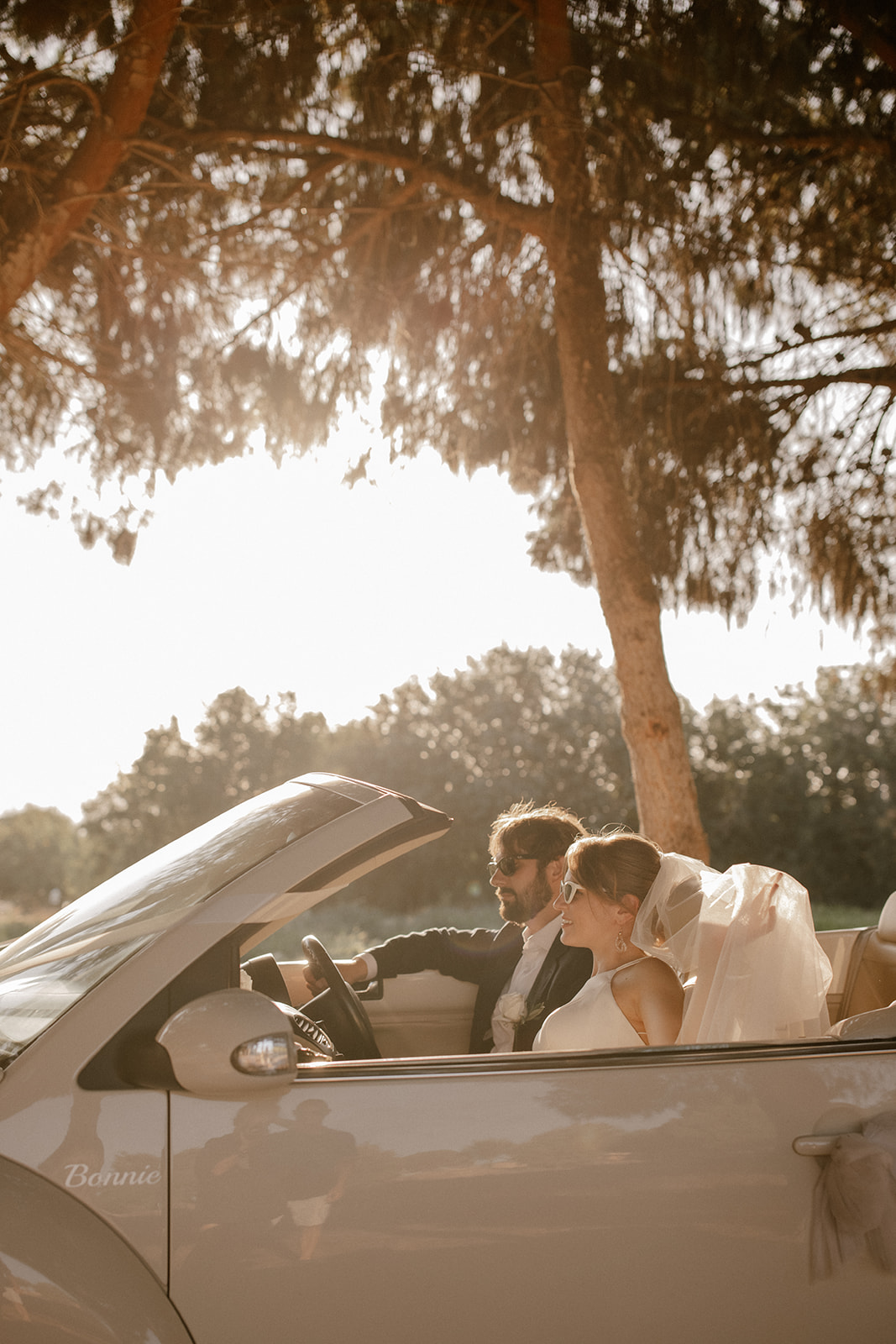 Свадьба на Кипре. Стильная свадьба 2022. Wedding in Cyprus. Paphos. Свадьба у моря. Retro Wedding Photoshoot. Retro Car
